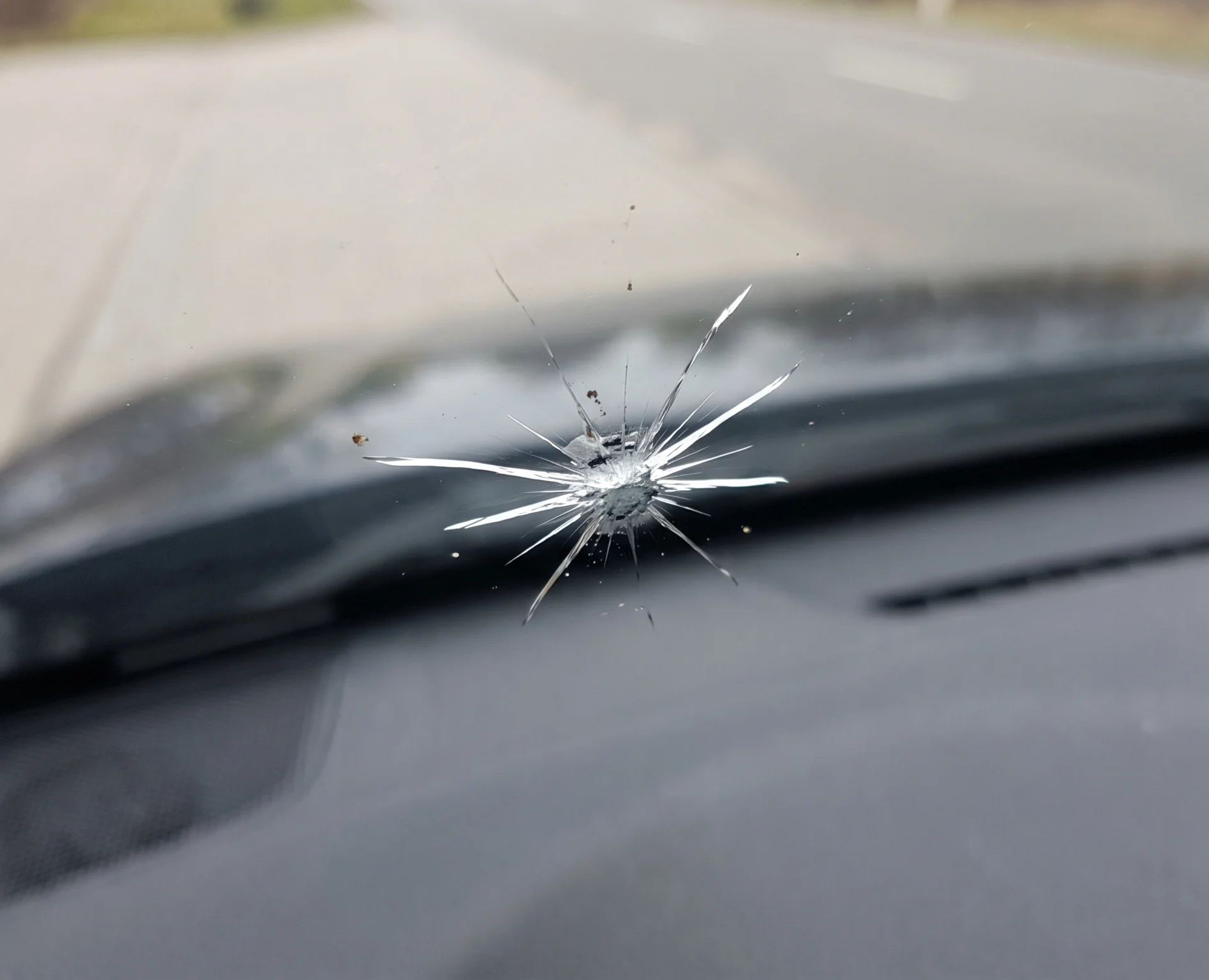 Cracked windscreen before repair